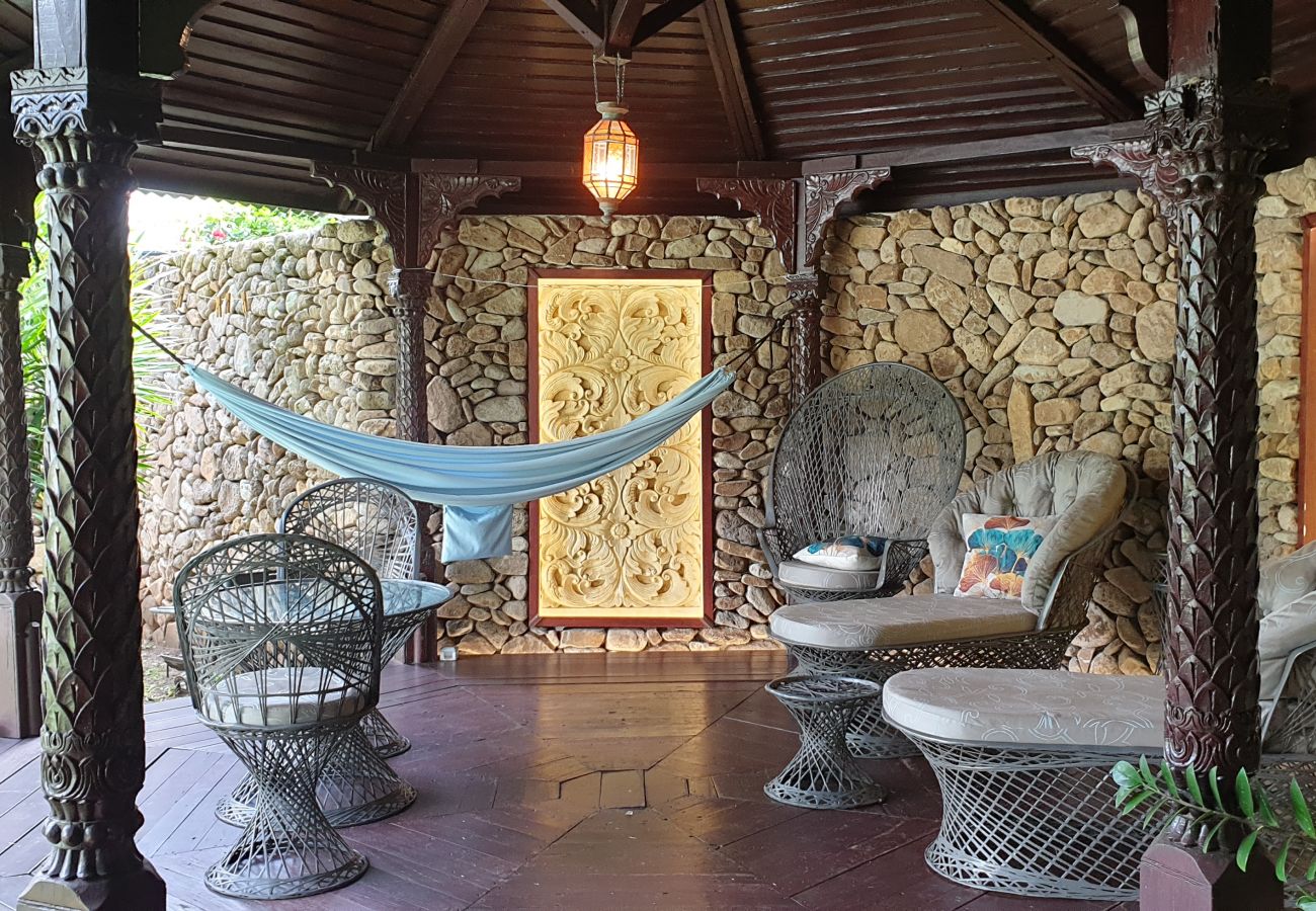 Bungalow en Papetoai - Lagoon Boungainvilla - Robinson's Cove