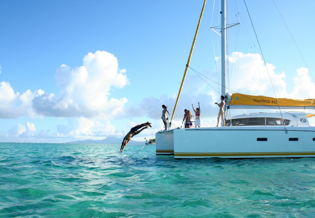 Barco en Vaitape - Catamaran 3 nights Cruise by TAHITI VILLAS 