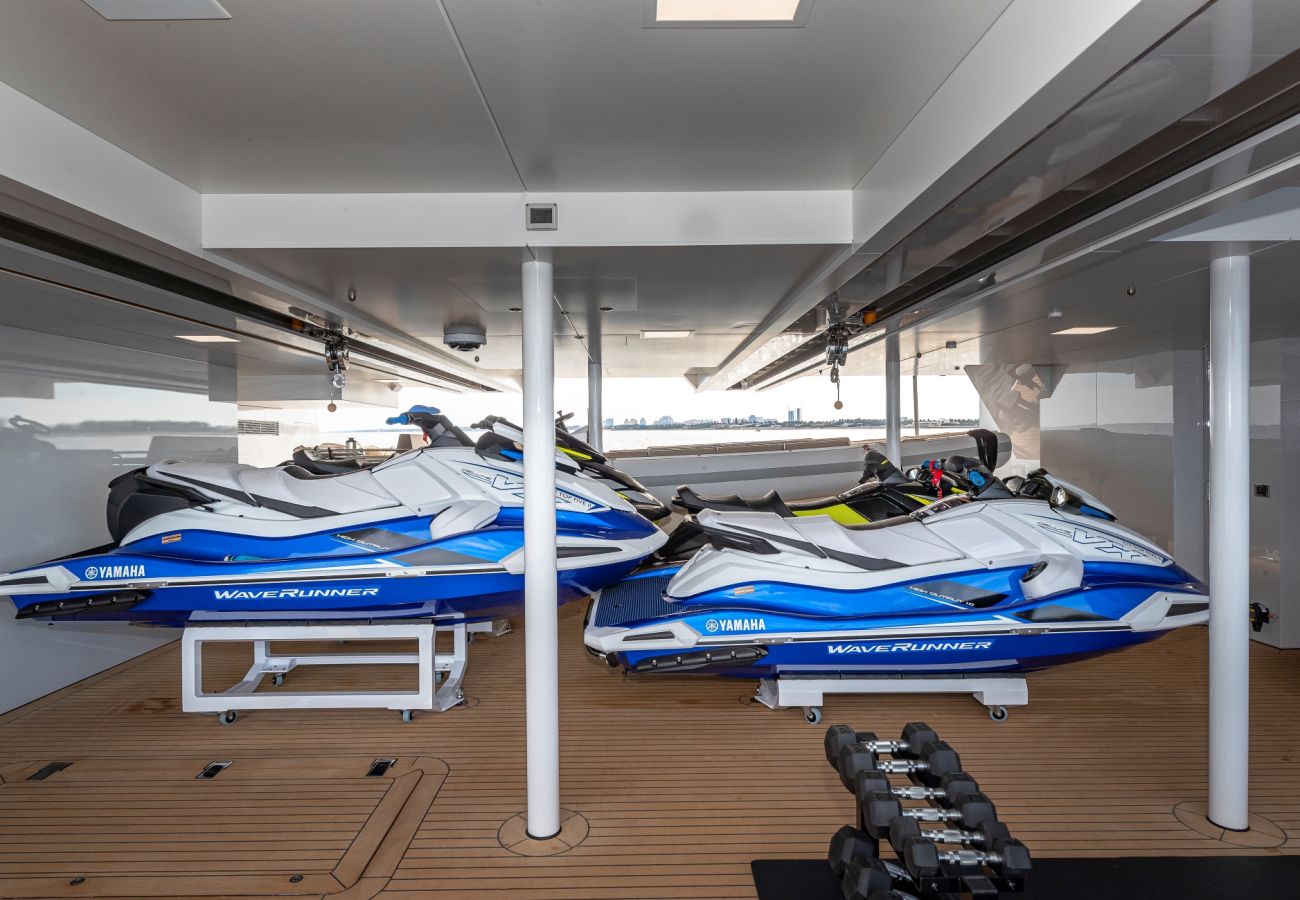 Barco en San Bartolomé - YACHT TOP FIVE II 6-BD