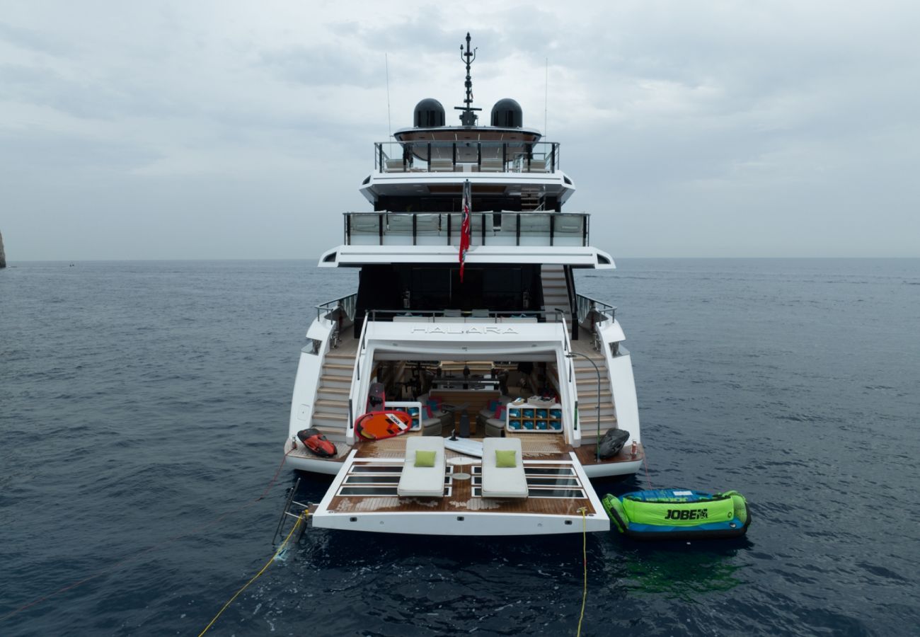Bateau à Saint Barthélemy - YACHT HALARA 5-BD