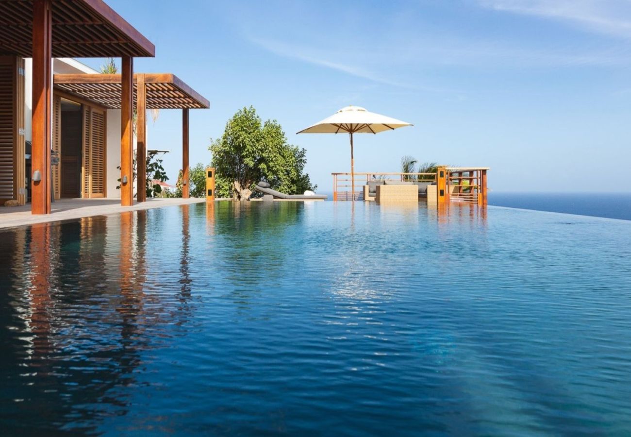 Villa Caro à St Barth avec piscine privée à débordement pour 8 personnes