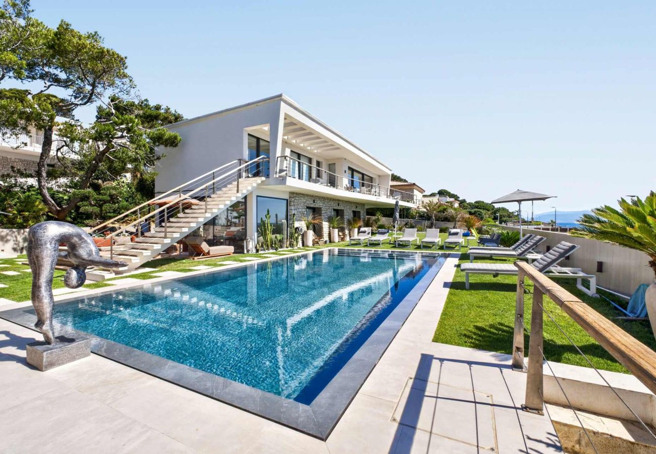 Villa à Antibes - Villa Houmoana Cap d'Antibes Côte d'Azur 5-BD