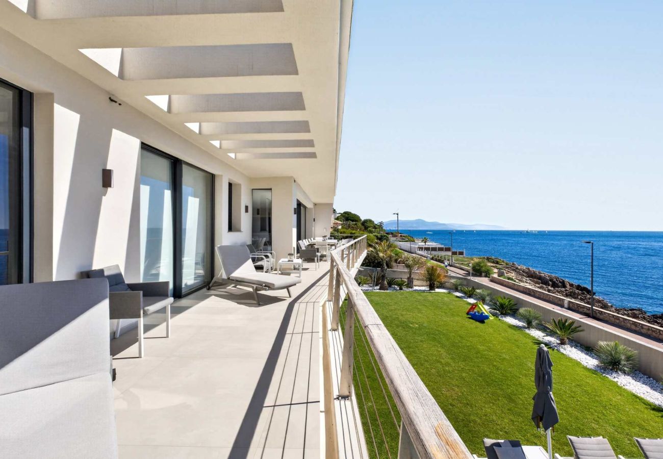 Villa à Antibes - Villa Houmoana Cap d'Antibes Côte d'Azur 5-BD
