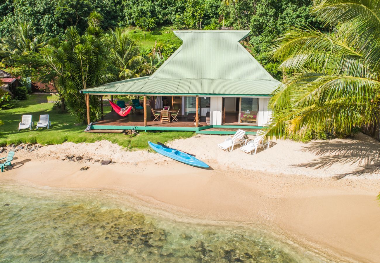 Villa in Papetoai - Beach Villa Cook - Robinson's Cove
