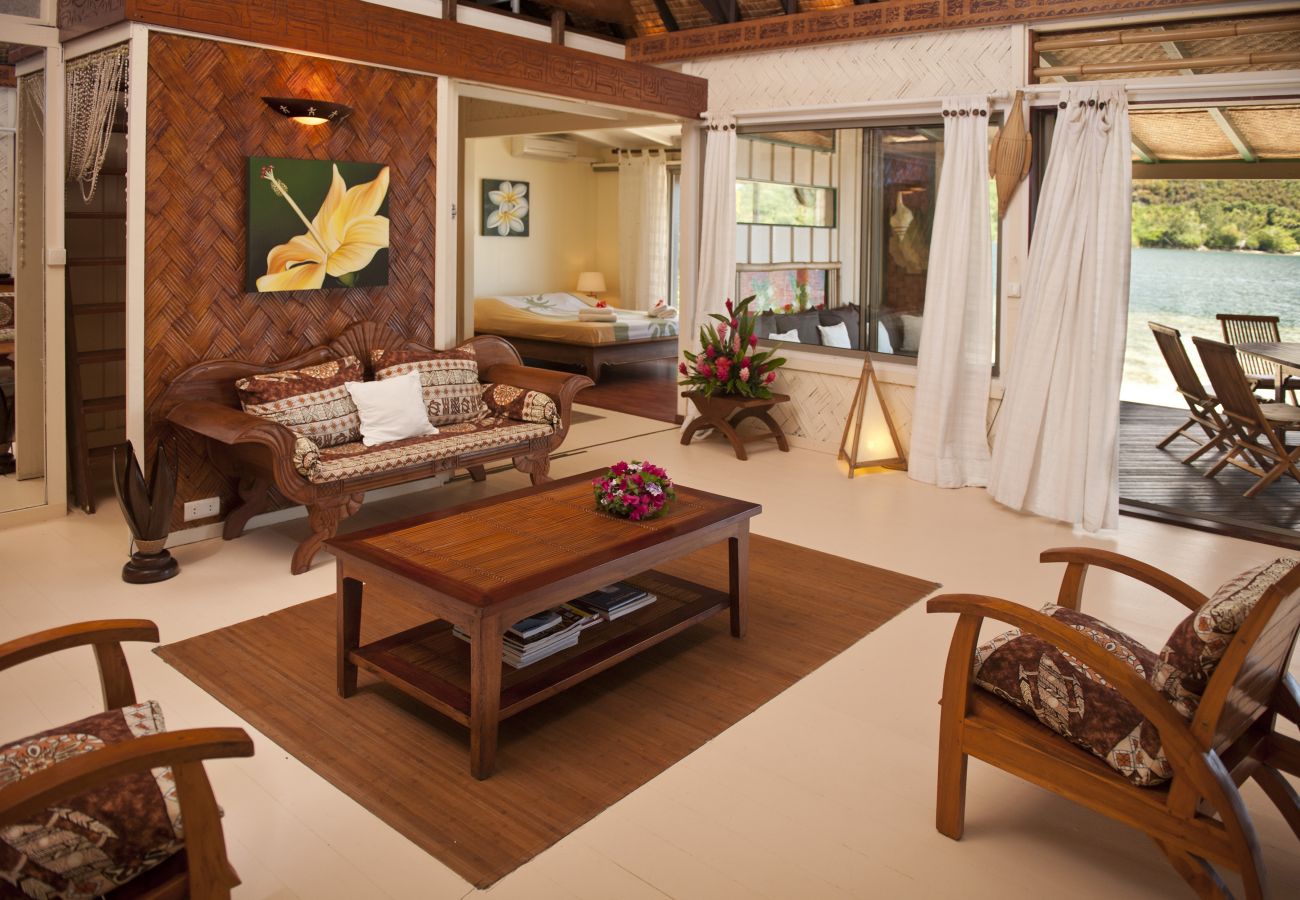 Villa in Papetoai - Beach Villa Cook - Robinson's Cove