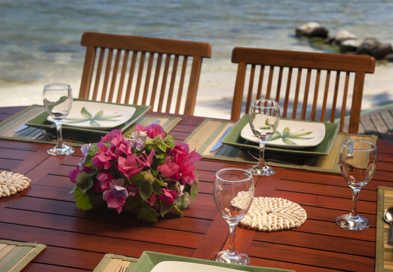 Villa in Papetoai - Beach Villa Cook - Robinson's Cove