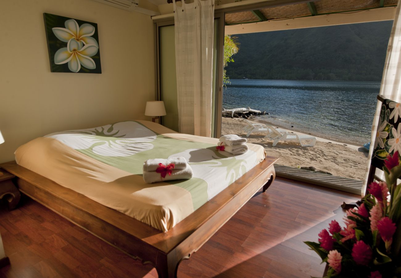 Villa in Papetoai - Beach Villa Cook - Robinson's Cove