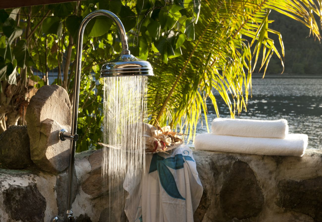 Villa in Papetoai - Beach Villa Cook - Robinson's Cove