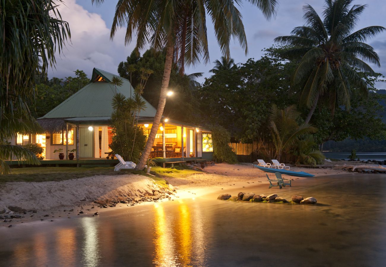 Villa in Papetoai - Beach Villa Cook - Robinson's Cove