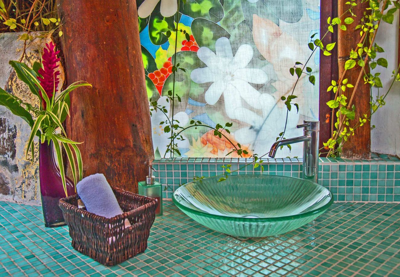 Villa in Papetoai - Beach Villa Cook - Robinson's Cove