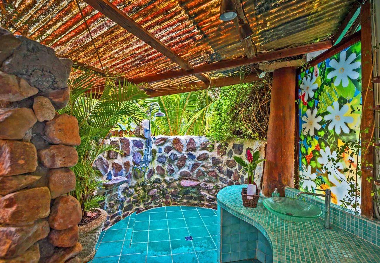 Villa in Papetoai - Beach Villa Cook - Robinson's Cove