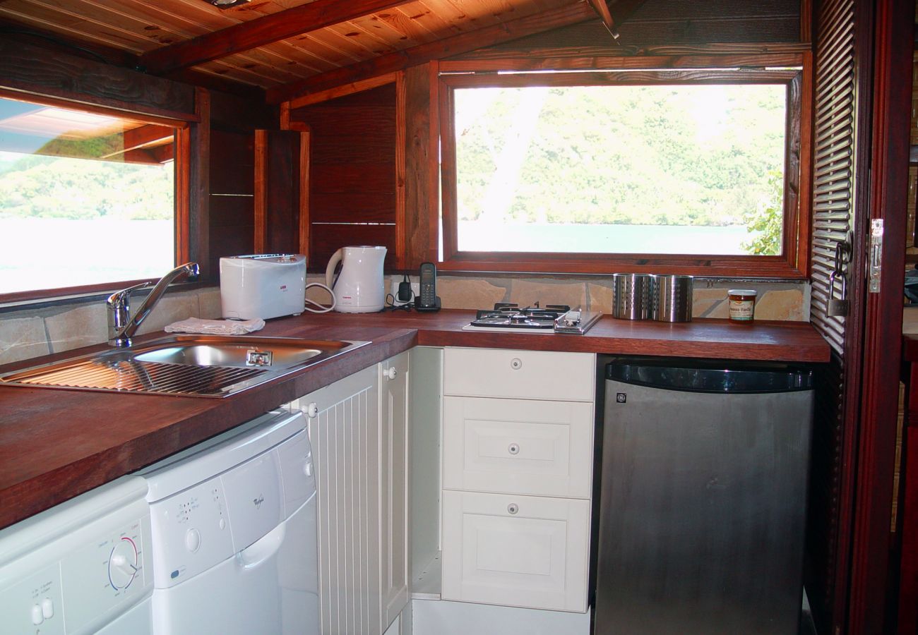 Bungalow in Papetoai - Lagon Bougainville - Robinson's Cove