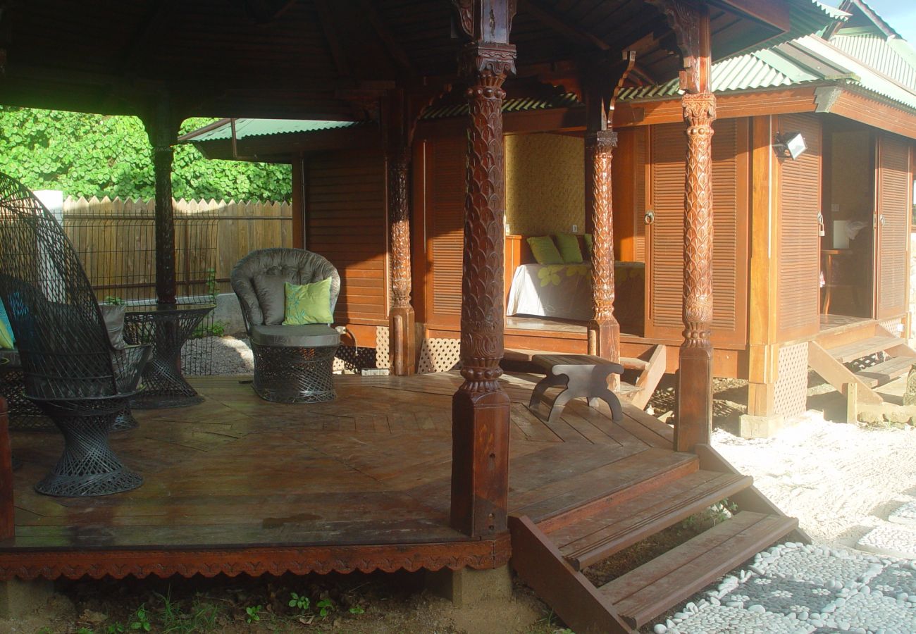 Bungalow in Papetoai - Lagon Bougainville - Robinson's Cove