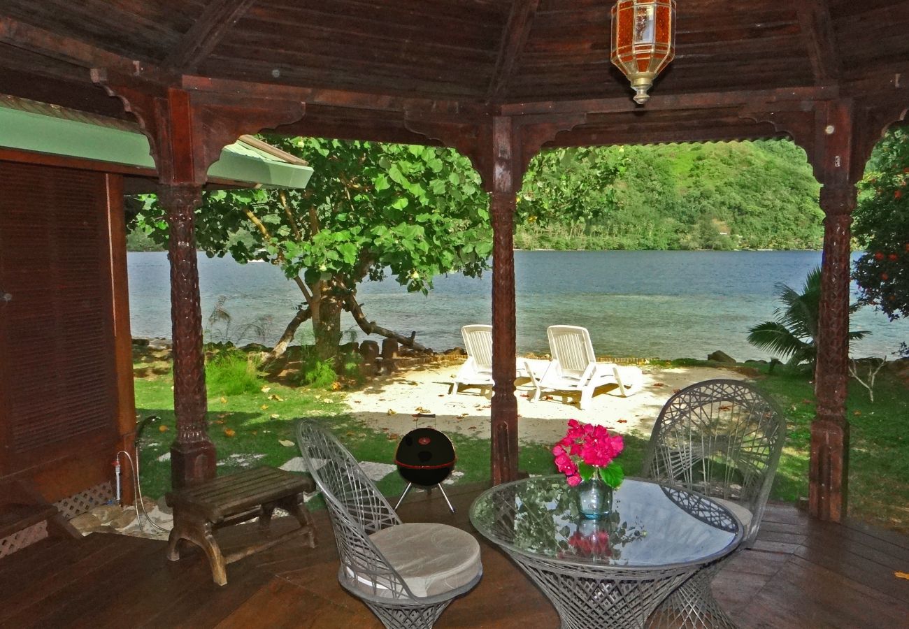 Bungalow in Papetoai - Lagon Bougainville - Robinson's Cove