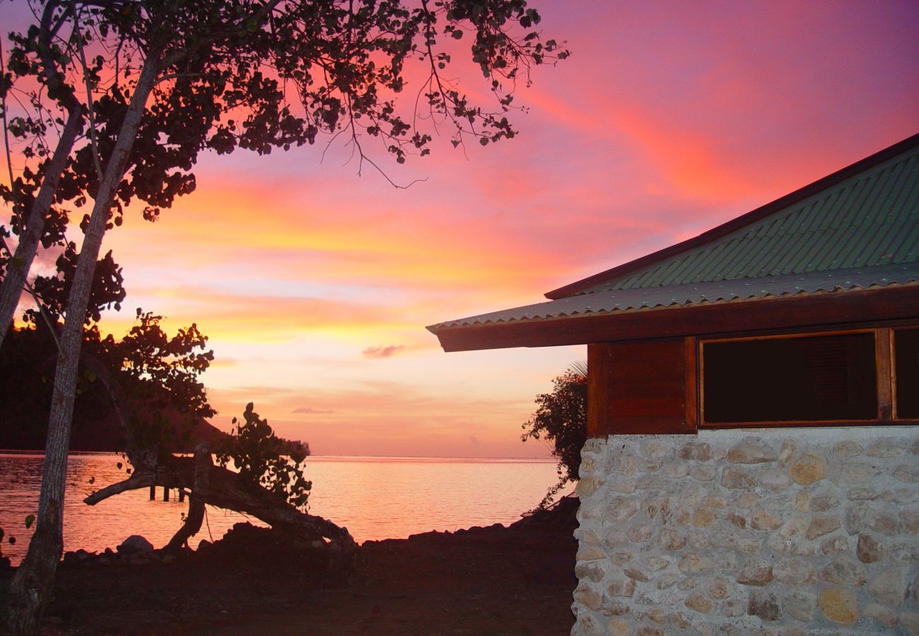 Bungalow in Papetoai - Lagon Bougainville - Robinson's Cove