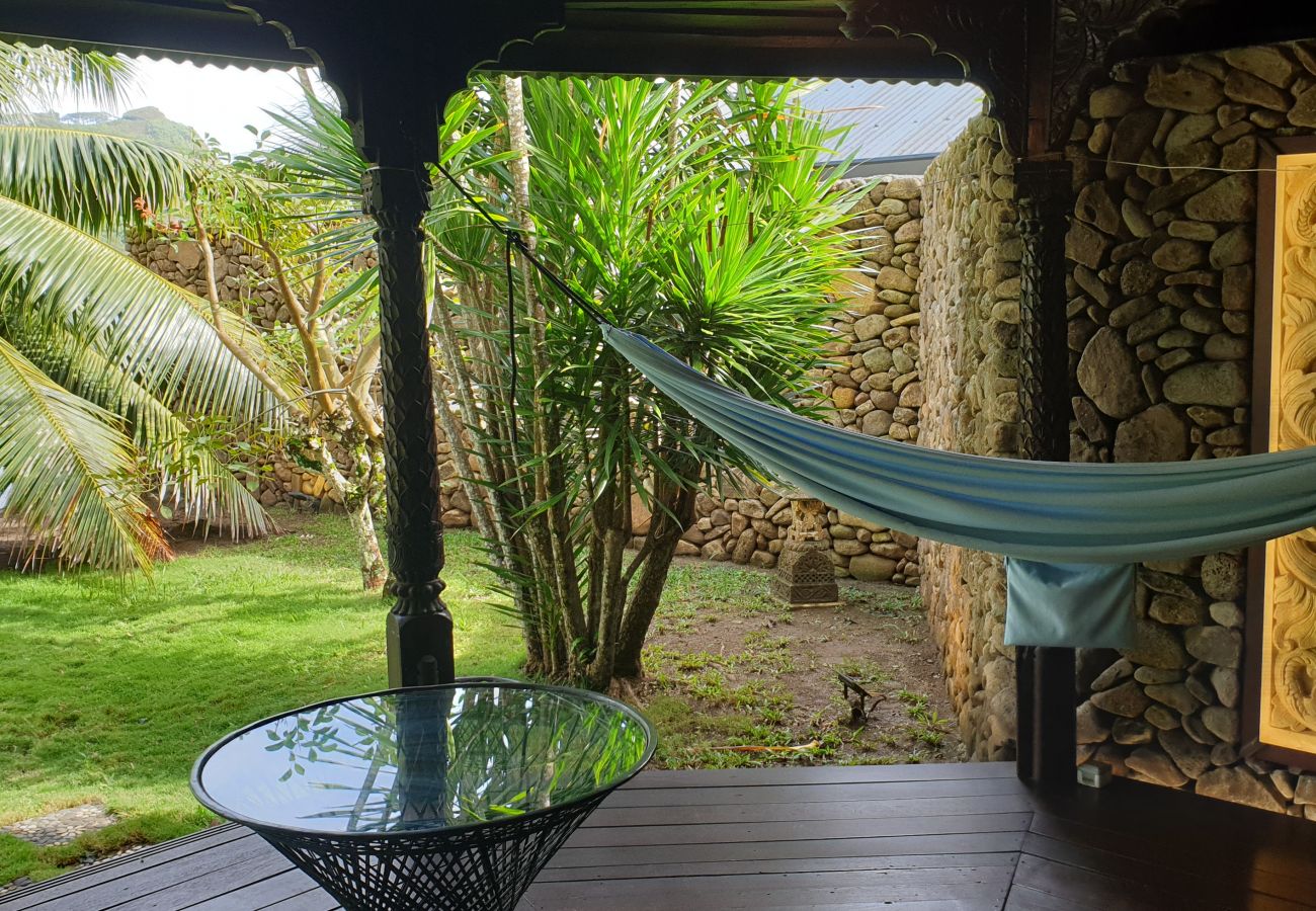 Bungalow in Papetoai - Lagon Bougainville - Robinson's Cove
