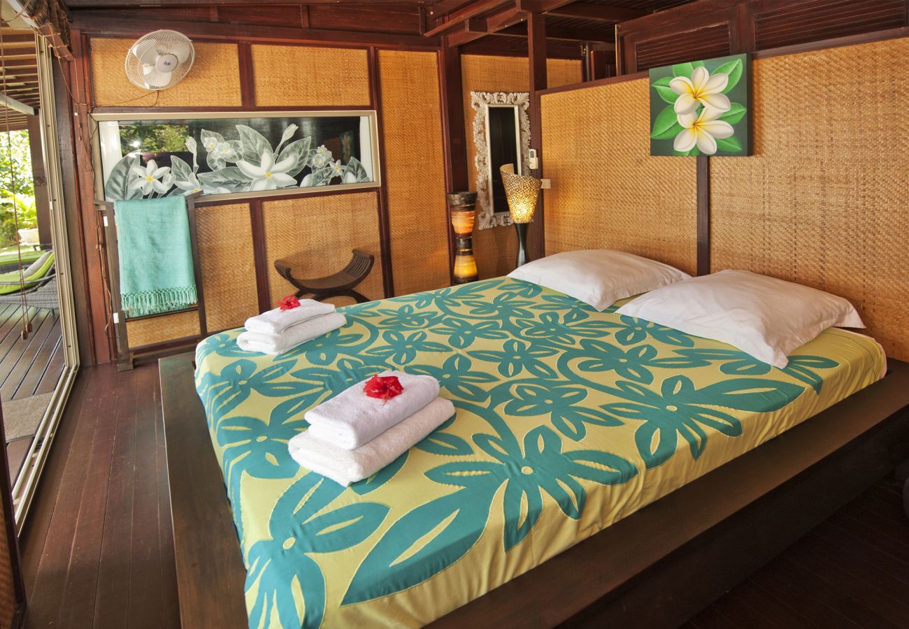 Villa in Papetoai - Beach Villa Wallis - Robinson's Cove
