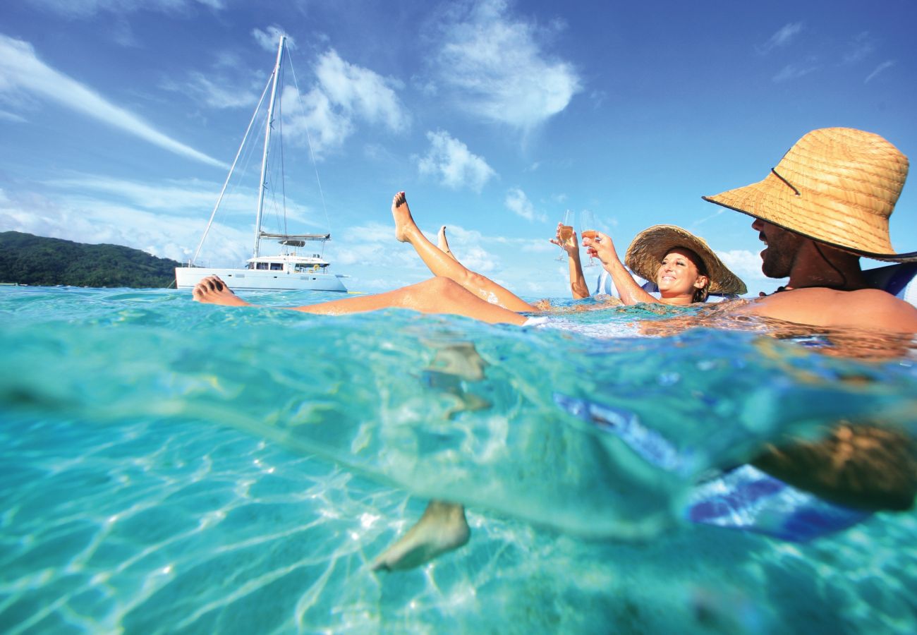 Boat in Vaitape - Catamaran Croisière 3 nuits à BORA BORA