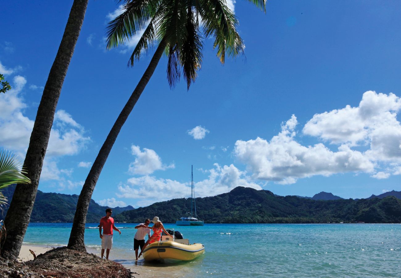 Boat in Vaitape - Catamaran Croisière 3 nuits à BORA BORA