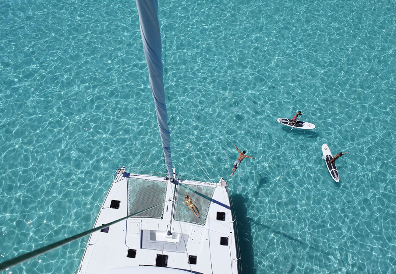 Boat in Vaitape - Catamaran Croisière 3 nuits à BORA BORA