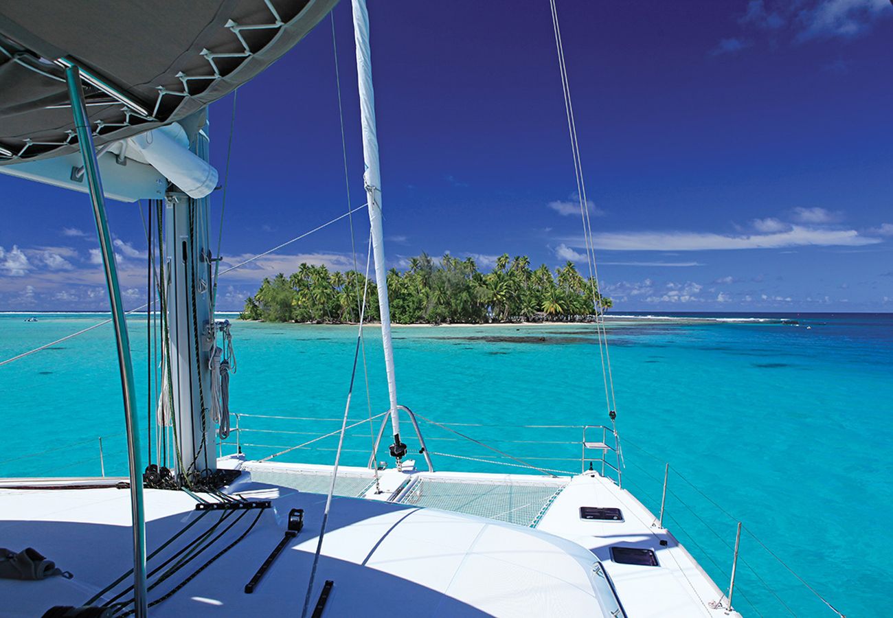 Boat in Vaitape - Catamaran Croisière 3 nuits à BORA BORA