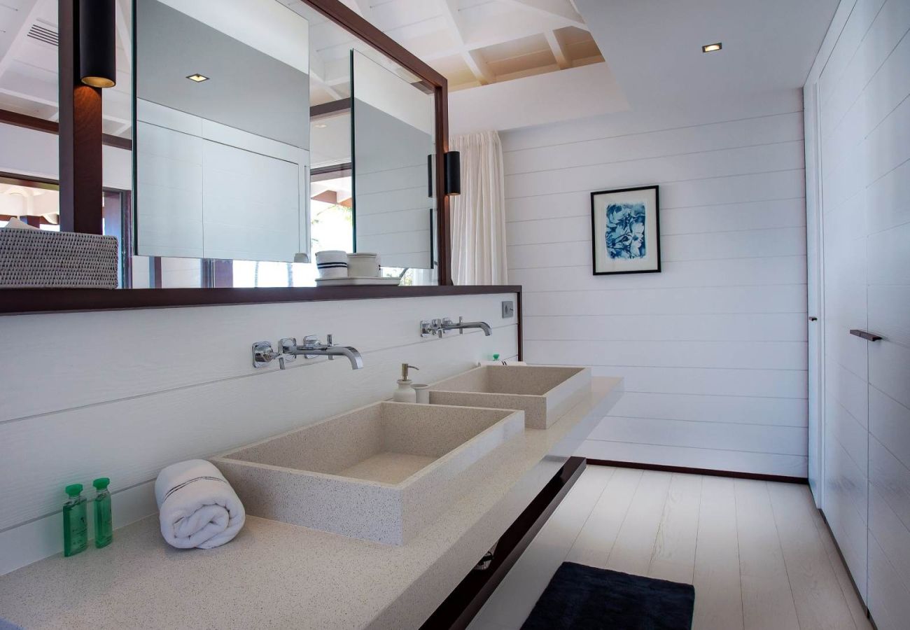 Villa in Saint Barthélemy - Maison Blanc Bleu St Barths 4-bd
