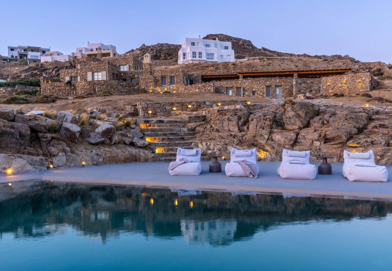 Jasmine Hill Estate Mykonos for 14 persons